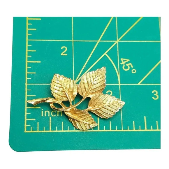 DFA 4 Leaf Brooch Pin Brushed Textured Gold Tone Vintage - Picture 5 of 5
